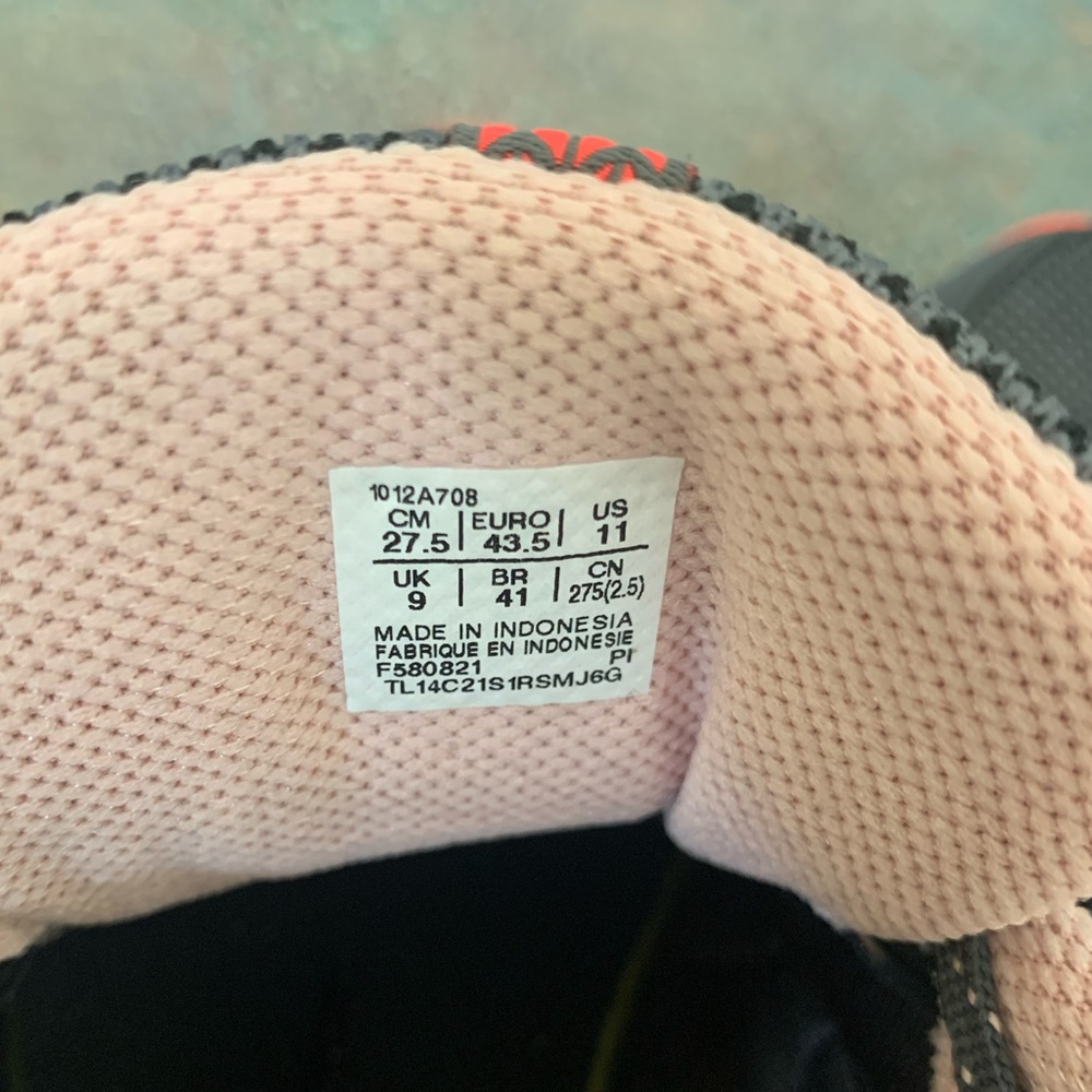 ASICS Women’s Gel Venture Size 11 - Picture 3 of 5